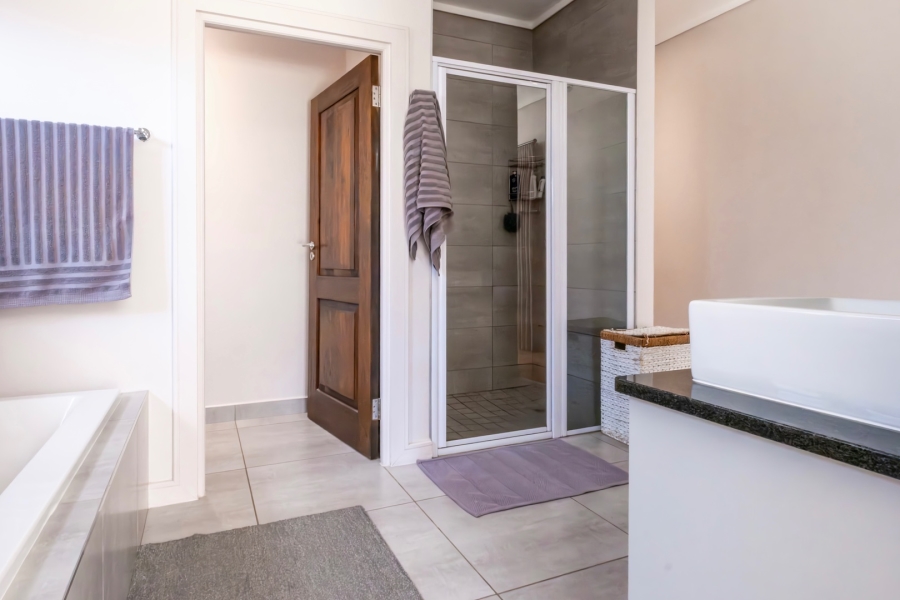4 Bedroom Property for Sale in Earls Court Lifestyle Estate Western Cape